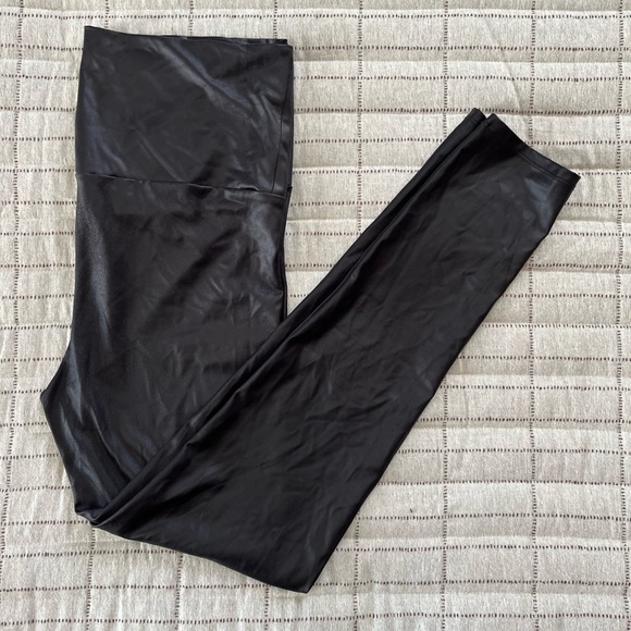 Forever 21 Women’s (M) Faux Leather Leggings - Picture 1 of 5